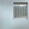 刑務所の窓